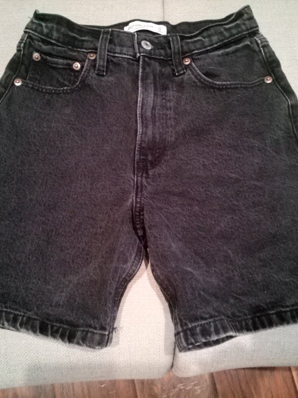 (322) Abercrombie & Fitch shorts (Size 25/0)